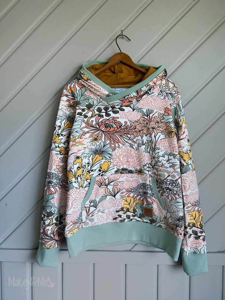 Blossom Hoodie Medium